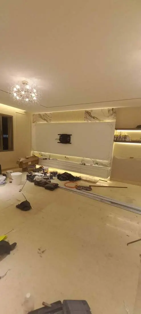 Mur TV avec meuble suspendu et LED